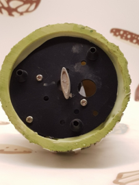 Spieluhrbären, die im Garten spielten, beschädigt