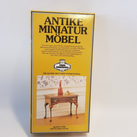 MIni Mundus Königin Ann Beistelltisch Zeitraum 1800