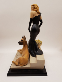 Vittorio Tessaro Dame mit einer Deutschen Dogge.