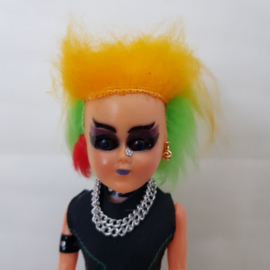 Der ursprüngliche Kenny-Entwurf der Punk-Puppe