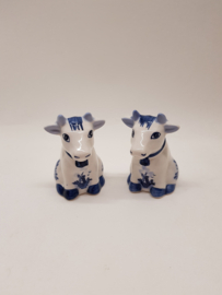 Delft blue cows as salt and pepper set