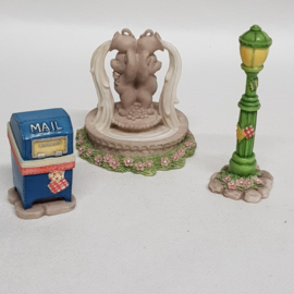 Briefkasten, Laternenpfahl und Springbrunnen CT983 Geschätzte Teddys