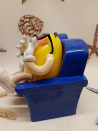 M&M film kijken in de bioscoop dispenser