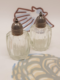 Antike kleine Salz- und Pfefferstreuer