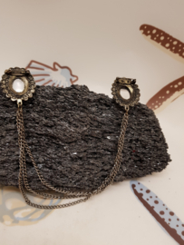 Viktorianische Umhangbrosche mit Kette und rotem Stein Antik