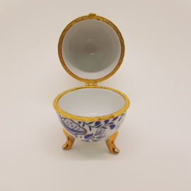 Porcelain egg as a jewelery box