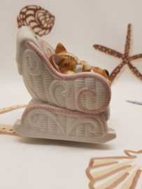 Spieluhrkatze im Schaukelstuhl