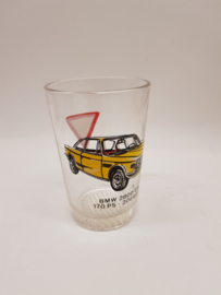 Schönes Limonadenglas aus den 1970er Jahren mit einem BMW 2800 darauf.
