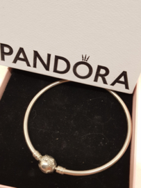 Pandora Bangle Moments 22cm
