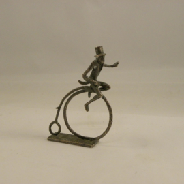 A.N.W.B. miniatuur mannetje op de fiets