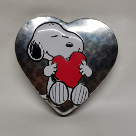 Schöne Snoopy Dose in Herzform, Rückseite hat Kratzer.