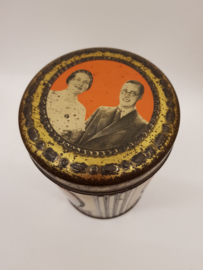 Tea tin with photos of the Royal Family from the 1930s/40s