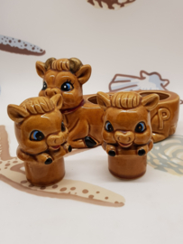 Kuh mit Kalb im Boot, Salz- und Pfefferstreuer