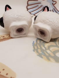 Schafe als Salz- und Pfefferstreuer