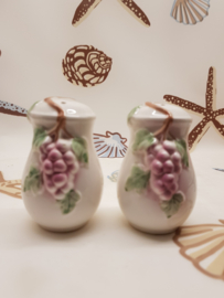 Salz- und Pfeffervasen mit Weinzweig