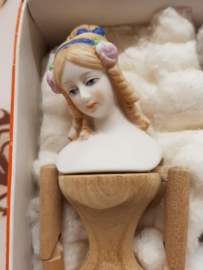 Shackman Antike Anziehpuppe aus Biskuitporzellan