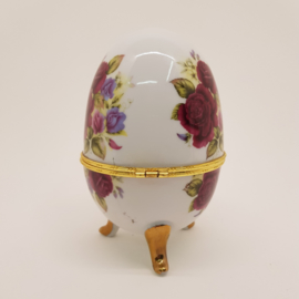 Porcelain Egg jewelery box with roses