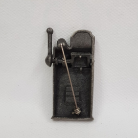 Brooch in the shape of a slot machine