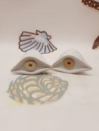 Napoleonhüte als Salz- und Pfefferstreuer