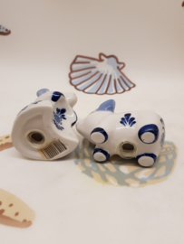 Salz- und Pfefferstreuer mit frechen Schweinchen