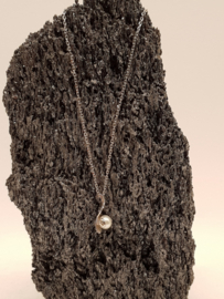 Necklace with pearl silver