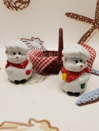 Bears in bread basket, salt and pepper