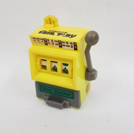Bleistiftspitzer in Form eines Spielautomaten