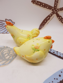 Salz und Pfeffer, 2 gelbe Hühner