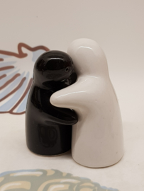 Salz- und Pfefferstreuer begrüßen Menschen