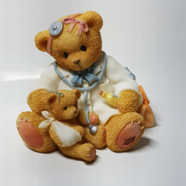 Dr.Darlene CT004 jaarstuk Cherished Teddies