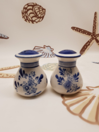 Salz und Pfeffer mit Mühlen