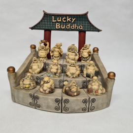 Glückliche Buddha-Tempel mit 12 Mini-Buddhas.