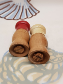 Jahrgänge von Pfeffer und Salz aus Holz