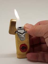 Metallfeuerzeug mit Bull Vintages
