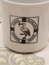 Becher der Freiwilligen-Rettungsbrigade Den Haag