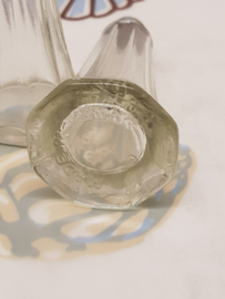 Antike, verzierte Salz- und Pfefferstreuer