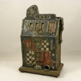 Drücken Sie den neuen Papierspielautomaten in die Verpackung