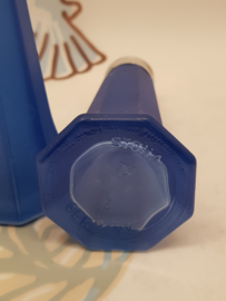 Verzierter Salz- und Pfefferstreuer aus blauem Glas