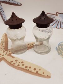 Sehr alte Salz- und Pfefferstreuer