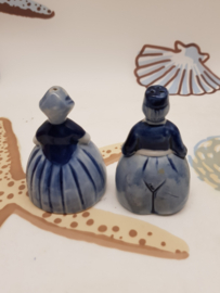 Bauernpaar als Salz- und Pfefferstreuer