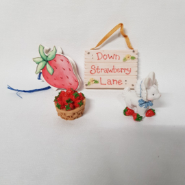 Down strawberry lane 900931 Cherished Teddies