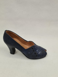 Genau die richtige Schuhdame wie 25044