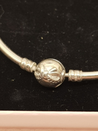 Pandora Bangle Moments 22cm