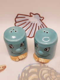 Salz-und-Pfeffer-Vintage-Gesichter mit Füßen