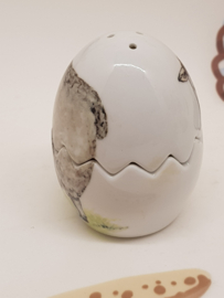 Ei mit Schafen als Salz- und Pfefferstreuer