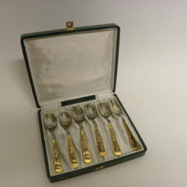 Alpaca spoons in box