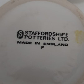STaffordshire Potteries 3 Tassen, aus denen 1 Puppe besteht