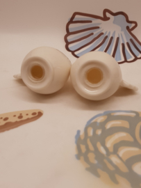 Cremefarbene Mini-Hühnchen-Salz- und Pfefferstreuer