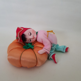 Speldenkussen jaren70 zie Menu - Rubriek - Borduurwerk