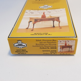 MIni Mundus Königin Ann Beistelltisch Zeitraum 1800